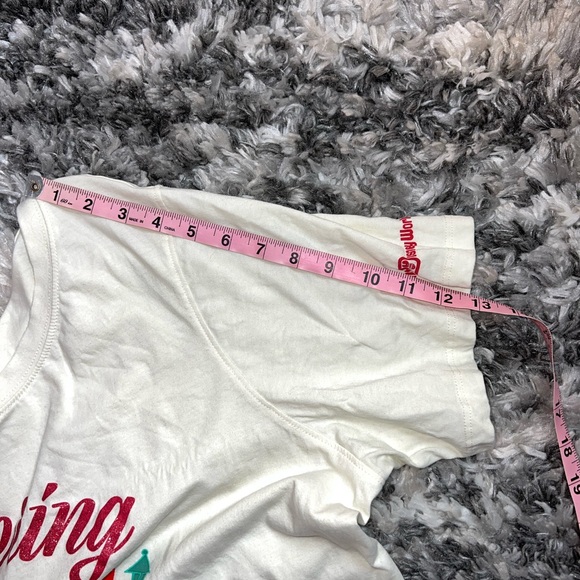 Disney Delivering the Magic Daisy Duck and Minnie Mouse Short Sleeve T-Shirt - Picture 6 of 8